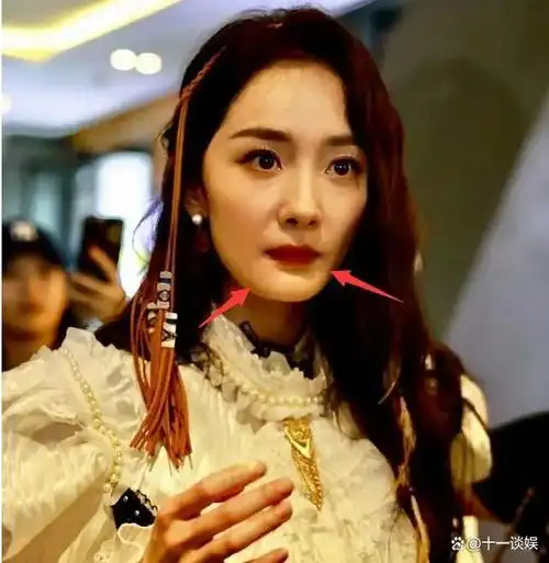 很多人都去攻击站姐,站姐一气之下把杨幂未修的生图放了出来,照片曝光