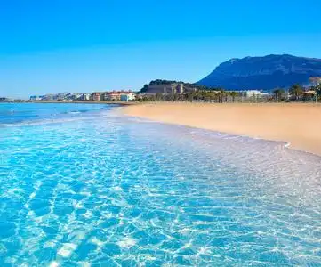 丹尼亚海滩在阿利坎特在蓝色的地中海值得邪恶的海滩沙滩西班牙西班牙