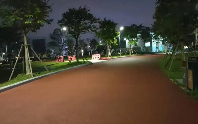 南宁西乡塘区 心圩江公园夜晚的散步