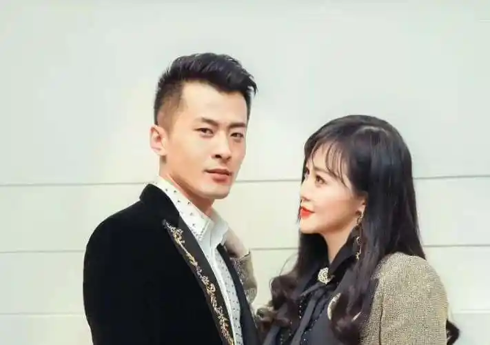 辛巴个人资料简历被扒抛妻弃子 辛巴前妻和大女儿照片曝光引争议