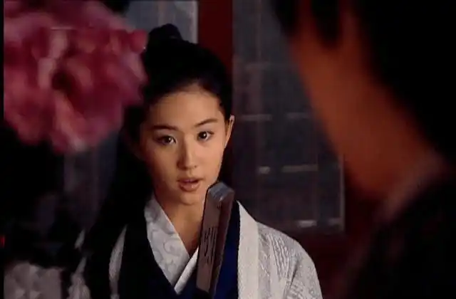 8位女扮男装的女明星,刘亦菲董洁叶璇全是经典,都没有帅过她_造型