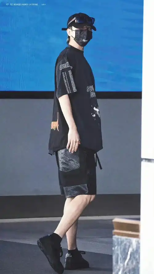 蔡徐坤校园风短裤造型##蔡徐坤白月光学长