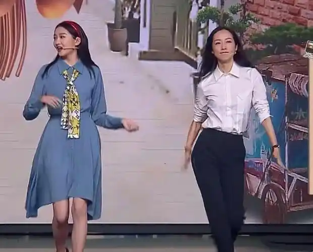 关晓彤和韩雪同台,3个细节告诉我们女孩和女人的差别