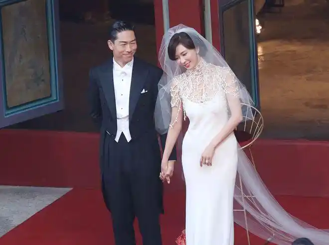 所有细节都来了林志玲结婚4套婚纱13万钻戒2000万婚车木村拓哉送祝福