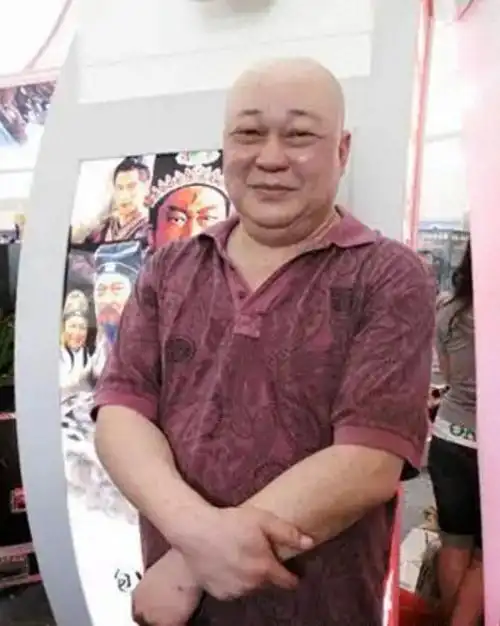 回顾演员金超群18岁入行42岁爆红66岁患脑瘤如今过得怎样