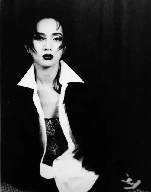 老照片梅艳芳1994年专辑是这样的写真