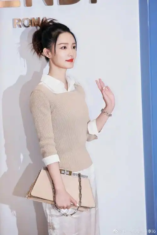 李沁晒春日大片##李沁今日活动状态