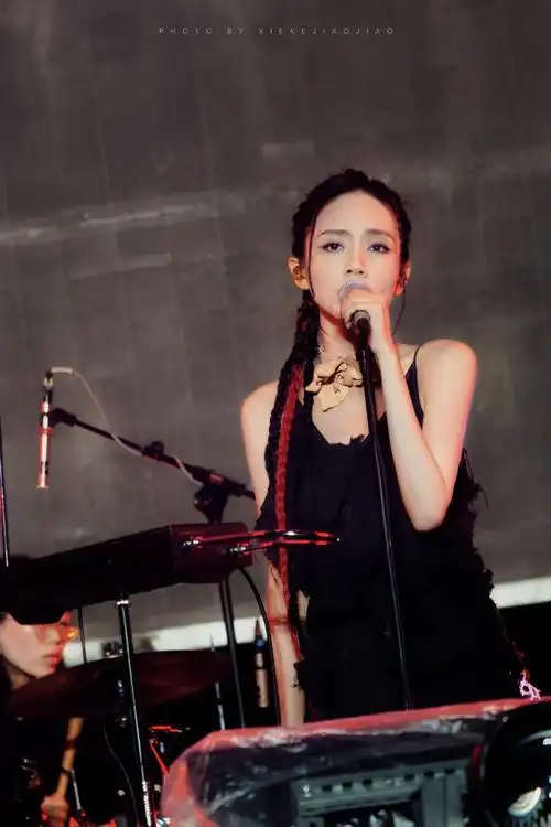 秦皇岛音乐节如果黑夜真的要来临她说我们就带着蝴蝶去狂欢吧@刘惜君