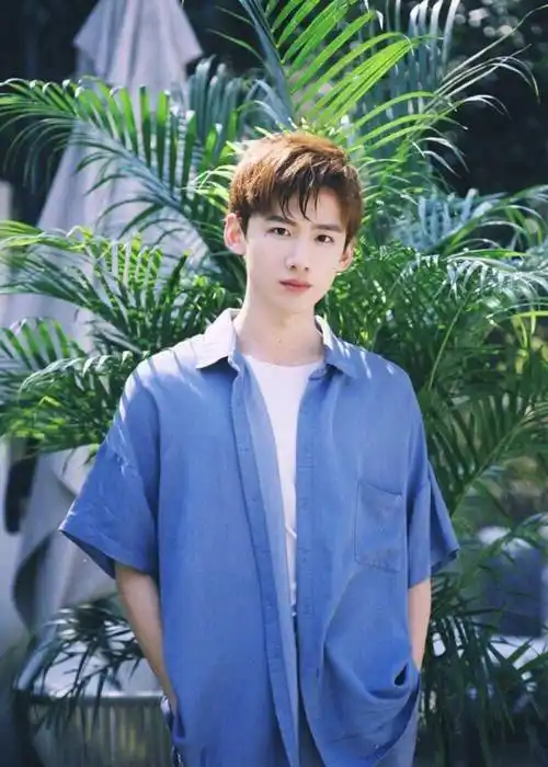 白敬亭这次演的特警帅翻了_感觉_鼻子_显得