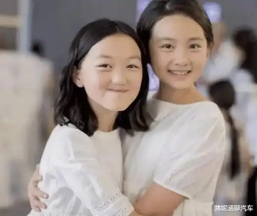 王菲女儿李嫣17岁照片曝光,真是女大十八变_时尚_印花_感觉