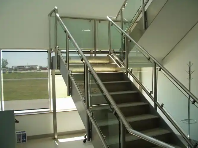 不锈钢玻璃夹栏杆