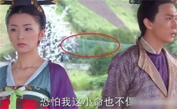 最让人气愤的穿帮镜头,突然冒出来个人?这是恐怖片吗?