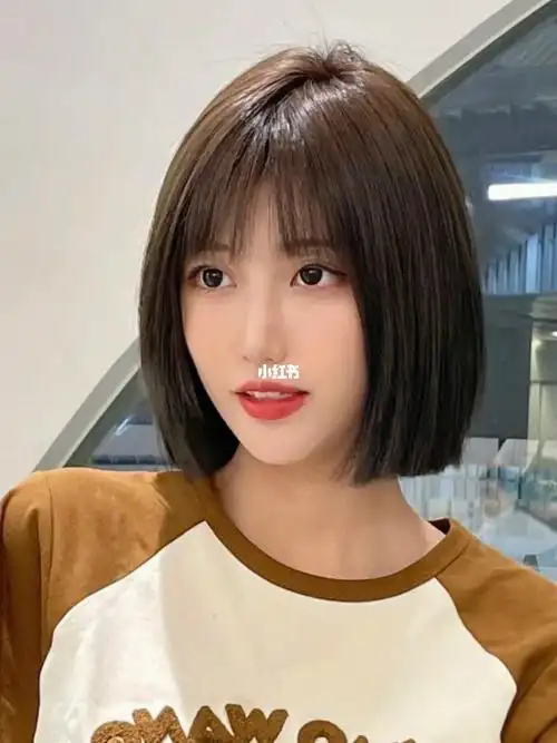 矮个子女生推荐短发一刀切显高,矮个子女生发型推荐,真的很显高哦!