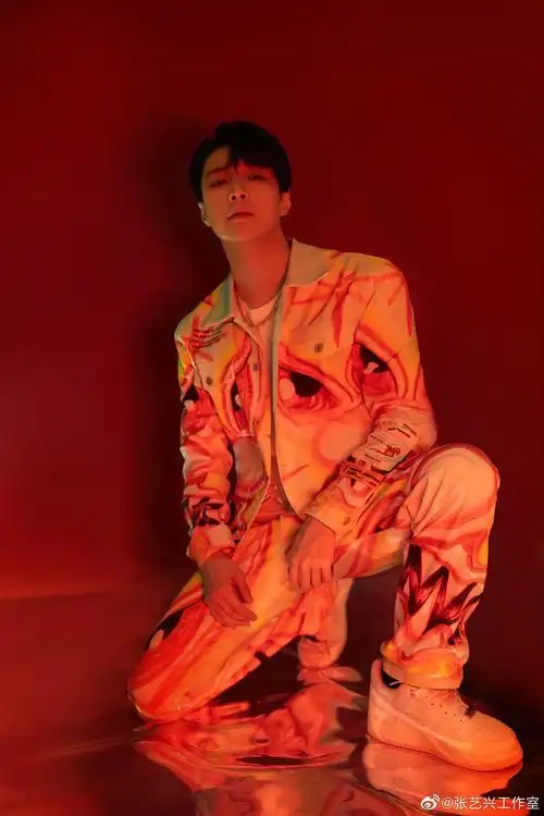 张艺兴 #沸舞台首秀# 来了!urban krump!