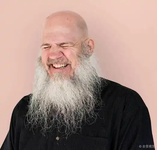 老人_男人_胡须_光头_微笑_姿势_工作室_头像_概念_高清图片_全景视觉