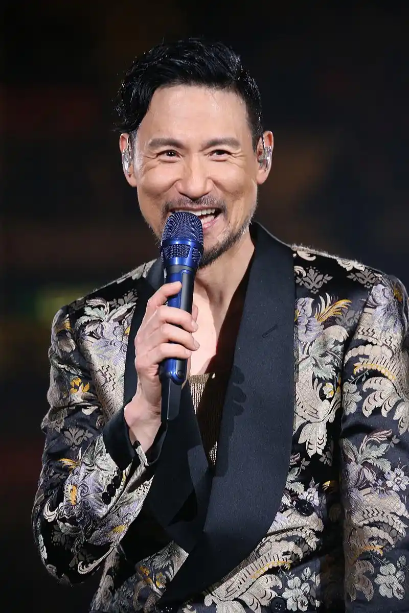 大家好,今天我要和大家聊聊华语乐坛的大咖——张学友.