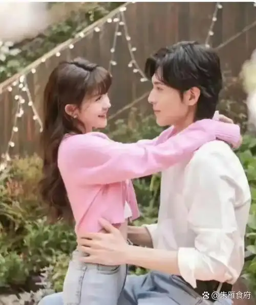 偶像剧里的身高差真是离谱,男女主角竟然相差40cm!这也太夸张了吧!