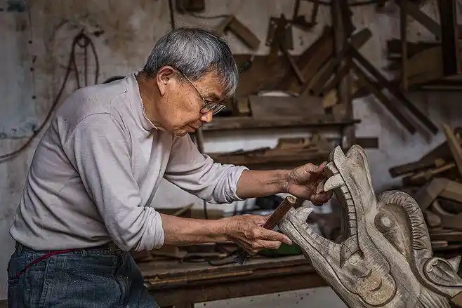 雕龙头的老匠人 - 第五届"金鹤奖"全国数码摄影大赛征稿 - 中国数码