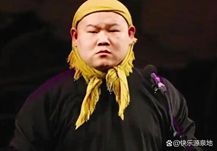 岳云鹏,这个从河南农村走出来的传奇人物,就曾在2025年春晚的舞台上