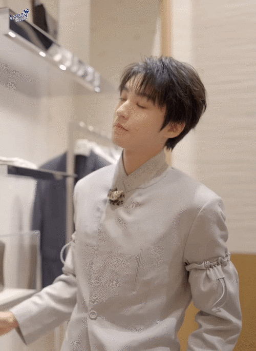 王俊凯超话|#迪奥品牌大使王俊凯#230903  "dior lady art 1-7"艺术家