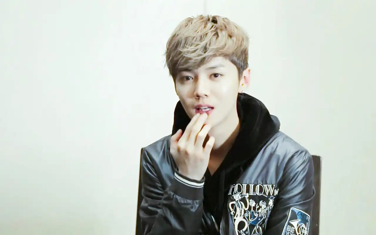 鹿晗采访帅气可爱图片桌面壁纸