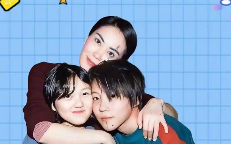 一样是王菲的基因,为何她拼命争取窦靖童,却把唇腭裂的李嫣扔给爸爸