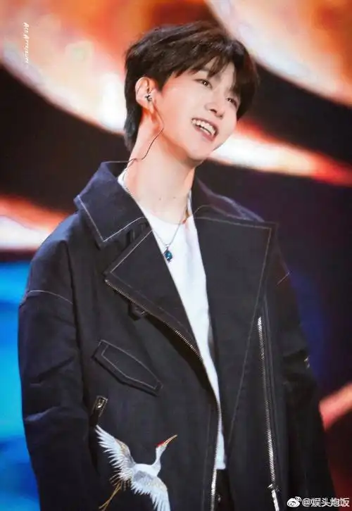 向阳而生的美好少年范丞丞的治愈笑容令人沉醉