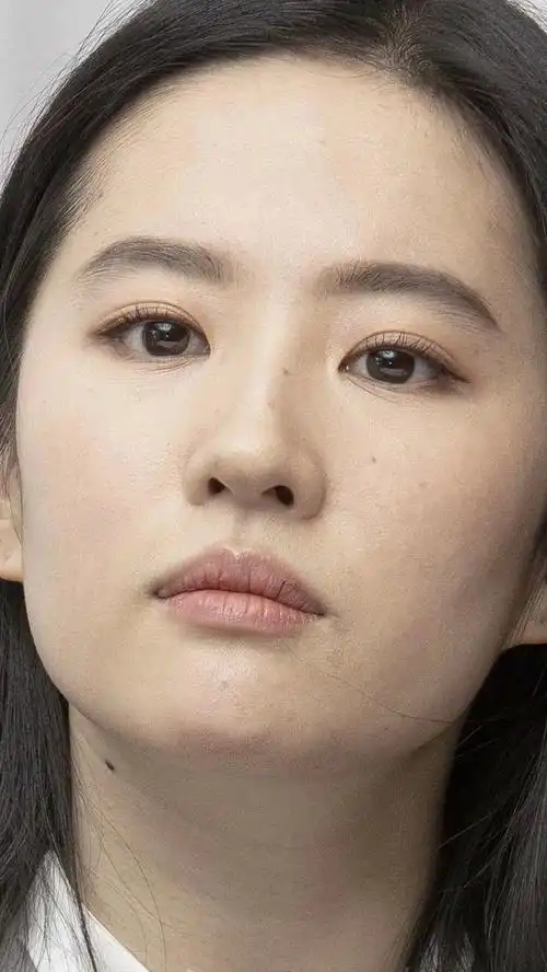 刘亦菲高清怼脸生图,真实不做作,这五官也太优越了吧!