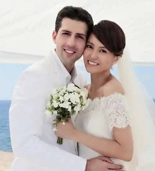 梁咏琪深圳开唱老公携混血女儿亲临现场一家三口罕同框超幸福