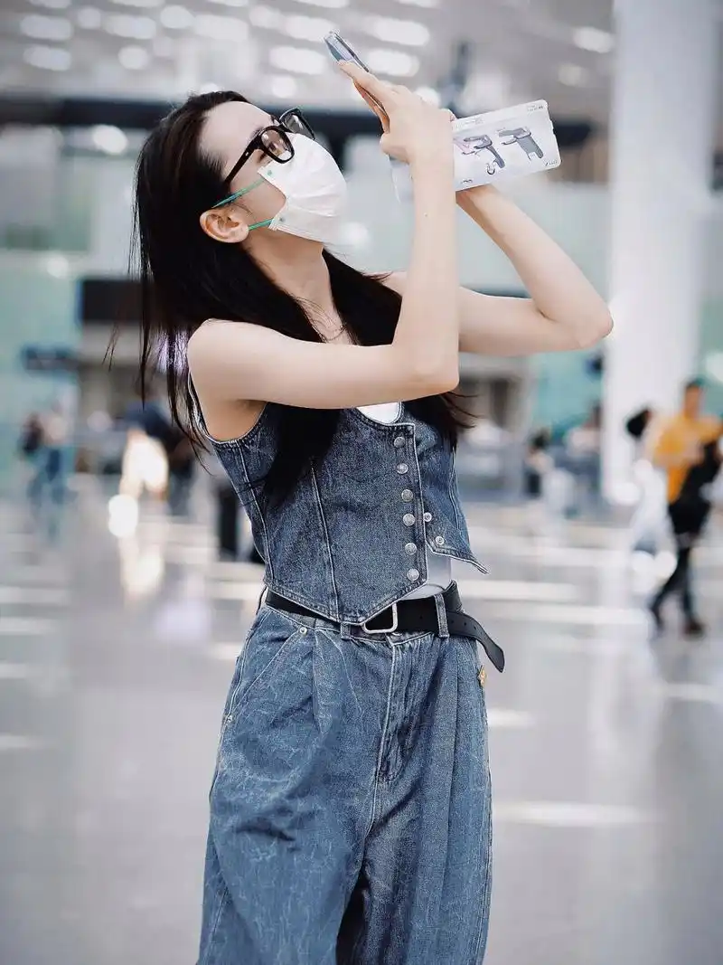迪丽热巴# #迪丽热巴同款# #明星穿搭# #明星机场私服