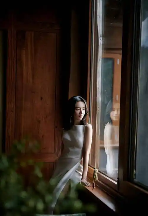 43岁董洁晒照身材干瘦!