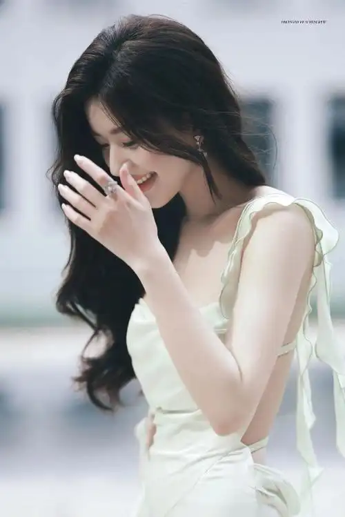 100张是抖音的极限,不是我的.#赵露思 #赵露思生日快乐  - 抖音