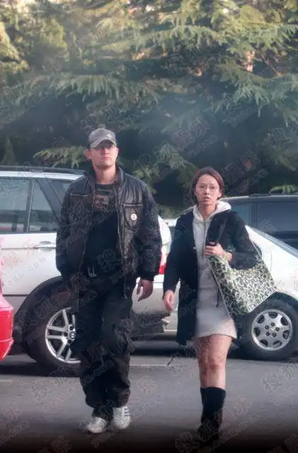 独家组图:伊能静黄维德恋情现形 尽享休闲时光