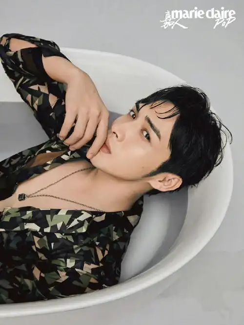 这居然是张彬彬啊#    woc这个视频张彬彬这个肌肉线条我真的斯顾斯