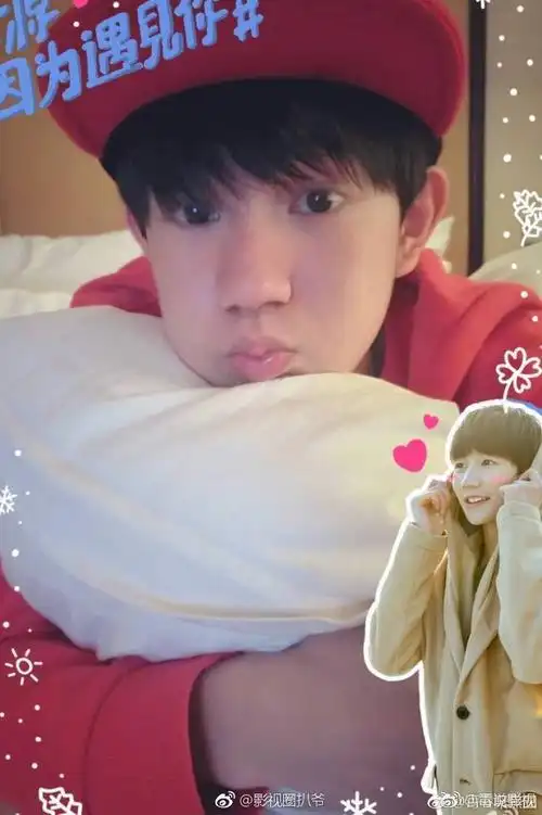 王源更博晒自拍表示最近吃得太好了脸真的胖了