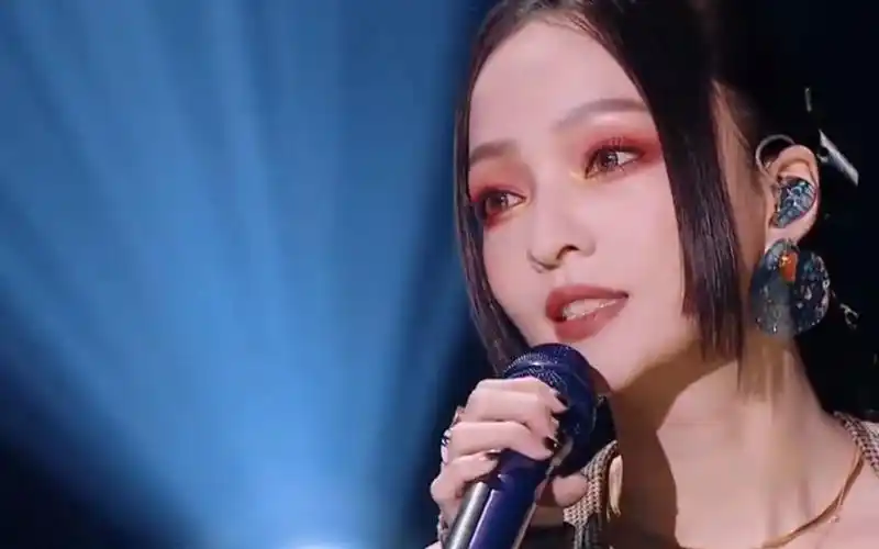 张韶涵霸气演唱《夜空中最亮的星》燃爆全场,有种不一样的味道!