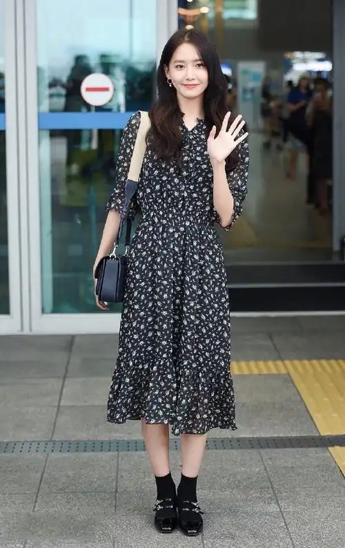 林允儿碎花长裙街拍图片89