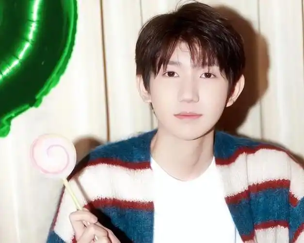 王源恋爱升级:跟李恩童同框曝光,本人拒绝回应!