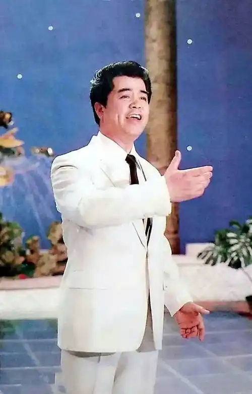 他将东北民歌推向了国际舞台,为中国音乐的传播做出了巨大贡献.