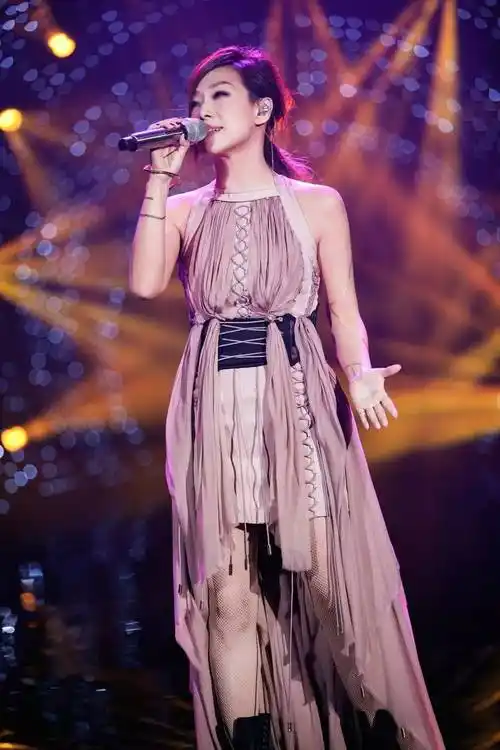 林忆莲丨不老是不可能的但可以活得越来越漂亮