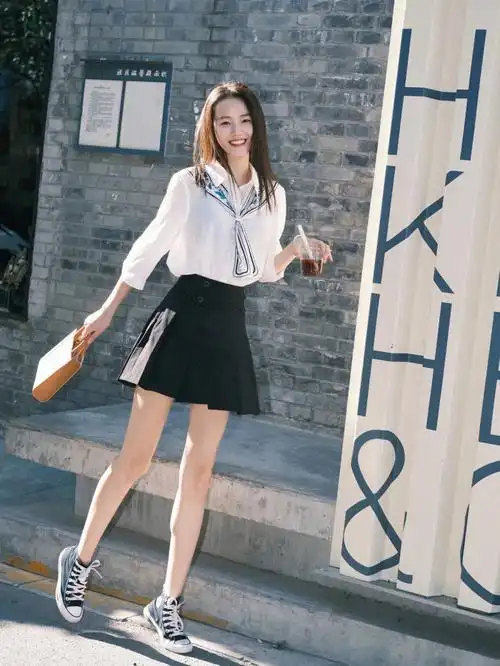 减龄穿搭短裙配衬衫可爱又精致的少女感