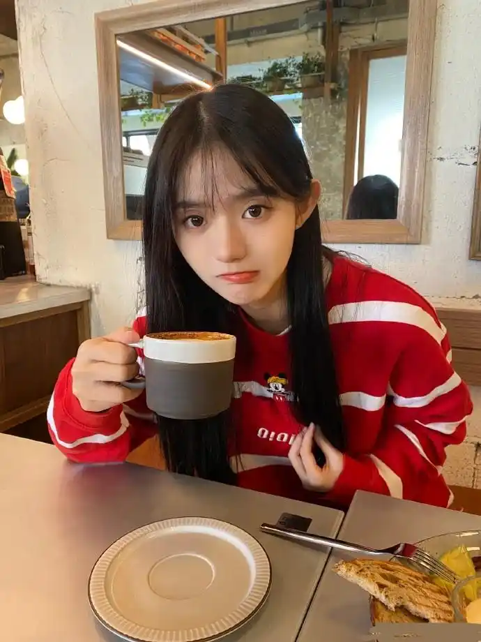 美女艺人snh48姜杉迷人美照欣赏