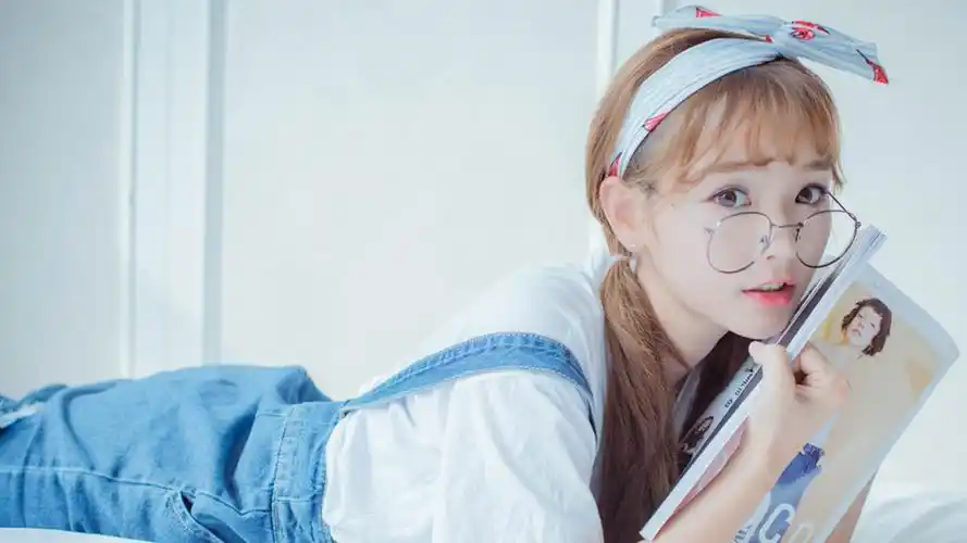 甜美可爱元气少女写真桌面壁纸高清大图预览1920x1080_美女壁纸下载