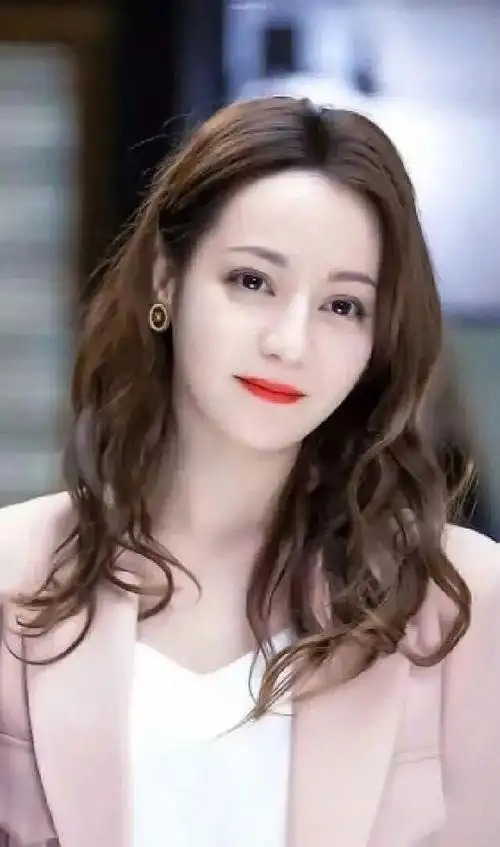 迪丽热巴:看完她的照片,好多网友坐不住了! - 知乎