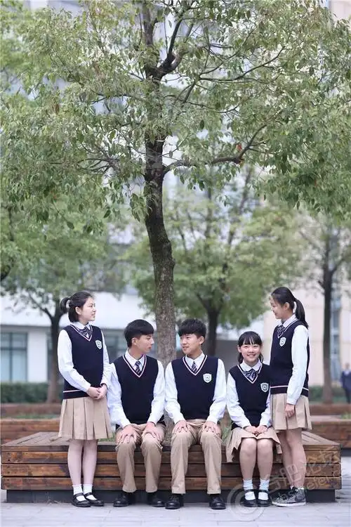 清华大学校服图片大全(中国各地校服大盘点)