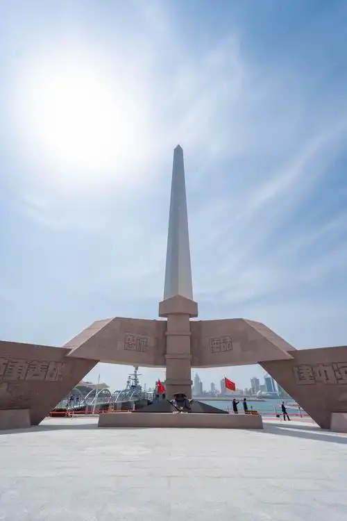 青岛海军博物馆位于青岛市市南区,是一座以展示中国海军历史文化为