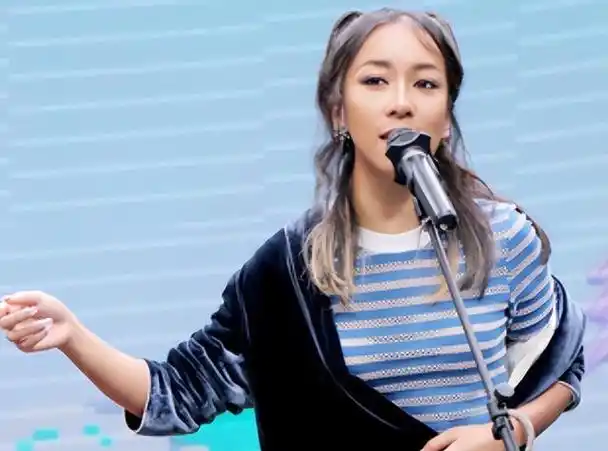 回顾:插足卖惨,连肤色都造假,吉克隽逸的淳朴人设终于绷不住了