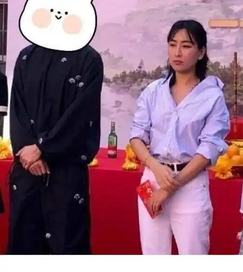 41岁马苏"真人"长啥样?离开了美颜滤镜,网友顶多算个