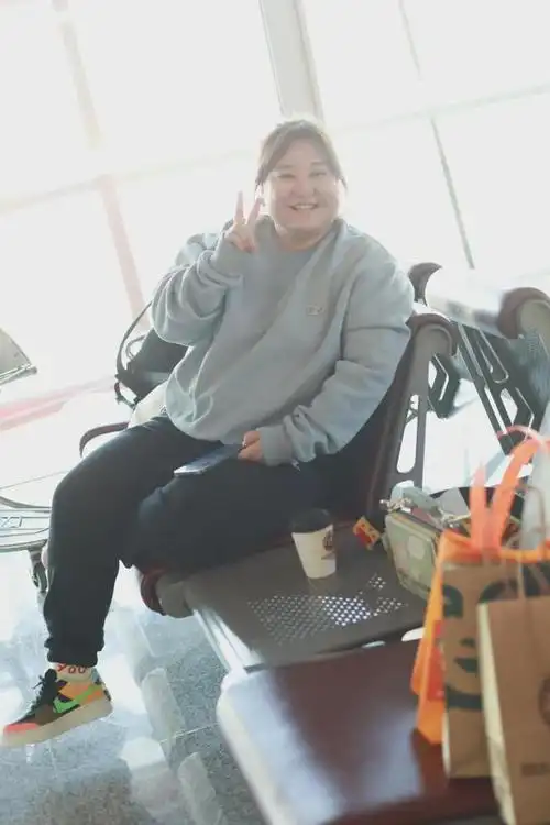 贾玲曾经坦言,她后悔没有早点开始减肥.