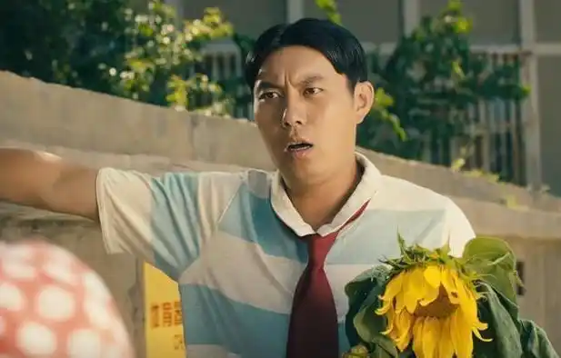 在《夏洛特烦恼》中,夏洛告诉大春,马冬梅不喜欢一个男生,把衬衣放在